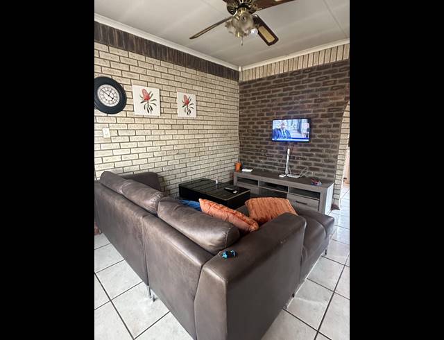 3 BEDROOM FREEHOLD FOR SALE IN BOOYSENS